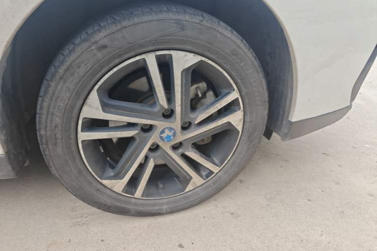 Used Venucia D60EV 2022 Standard Range Smart Drive Version Right Front Wheel Hub