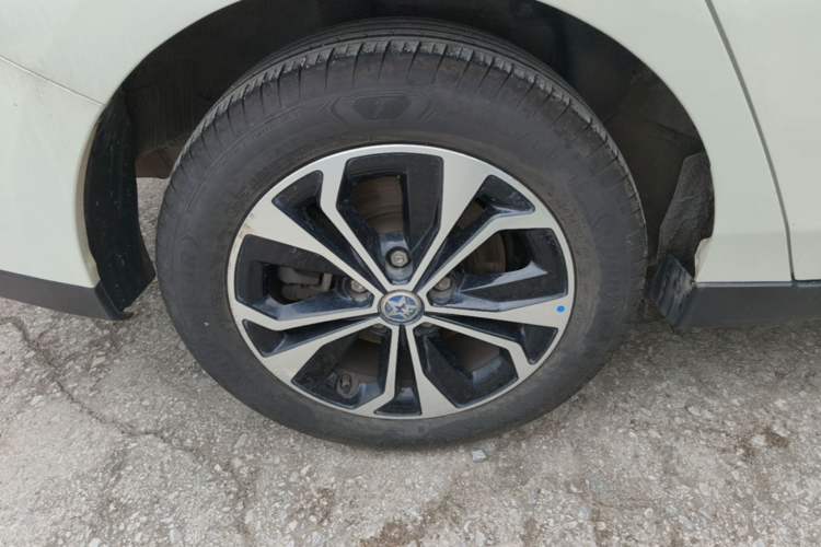 Used Venucia D60EV 2022 Standard Range Comfort Edition Right Rear Wheel Hub
