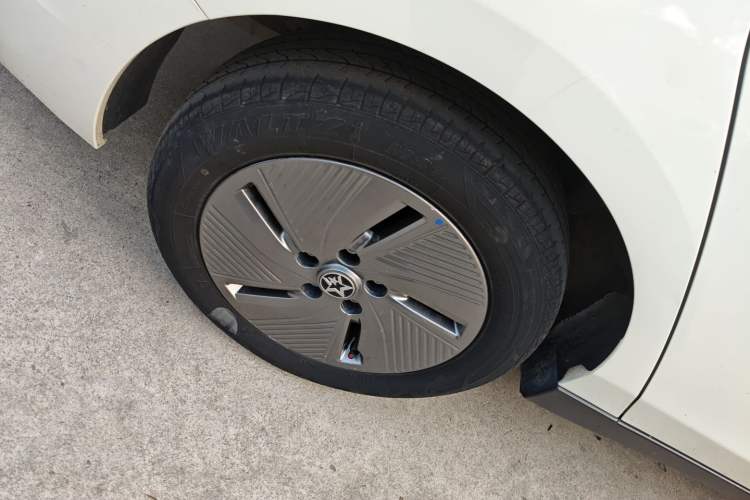 Used Venucia D60EV 2022 Standard Range Comfort Edition Right Rear Wheel Hub