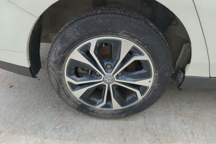 Used Venucia D60EV 2022 Standard Range Comfort Edition Right Rear Wheel Hub