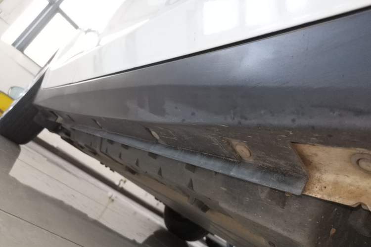 Used Venucia D60EV 2022 Standard Range Smart Edition Right Side Sill