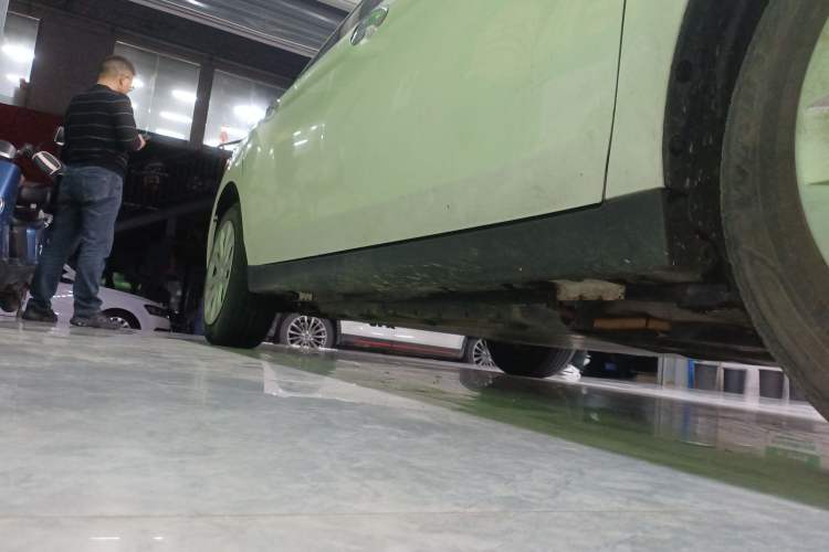Used Venucia D60EV 2022 Standard Range Smart Drive Version Right Side Sill
