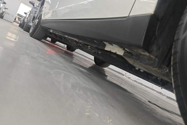 Used Venucia D60EV 2022 Battery-Swap Version Right Side Sill