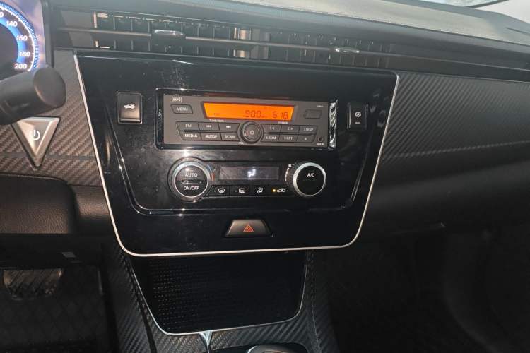 Used Venucia D60EV 2023 PLUS Comfort Edition CI Model Audio And AC Panel