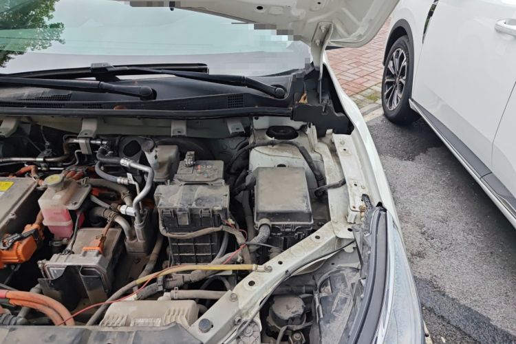 Used Venucia D60EV 2023 PLUS Comfort Edition RJ Model Engine Bay Left