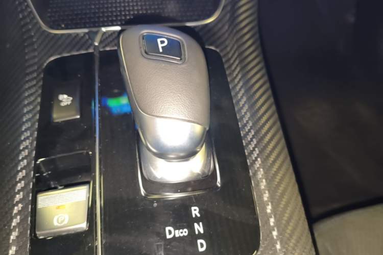 Used Venucia D60EV 2023 PLUS Comfort Edition SI Model Gear Lever