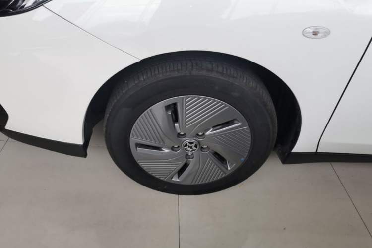 Used Venucia D60EV 2023 PLUS Comfort Edition CI Model Left Front Wheel Hub