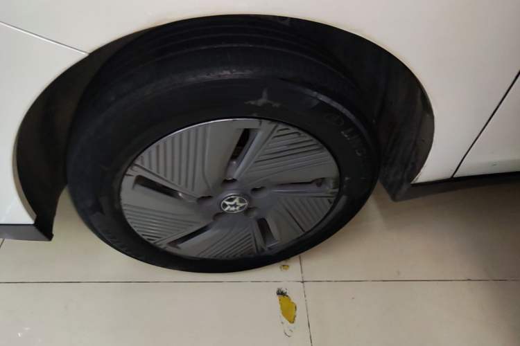 Used Venucia D60EV 2023 PLUS Comfort Edition SI Model Left Front Wheel Hub