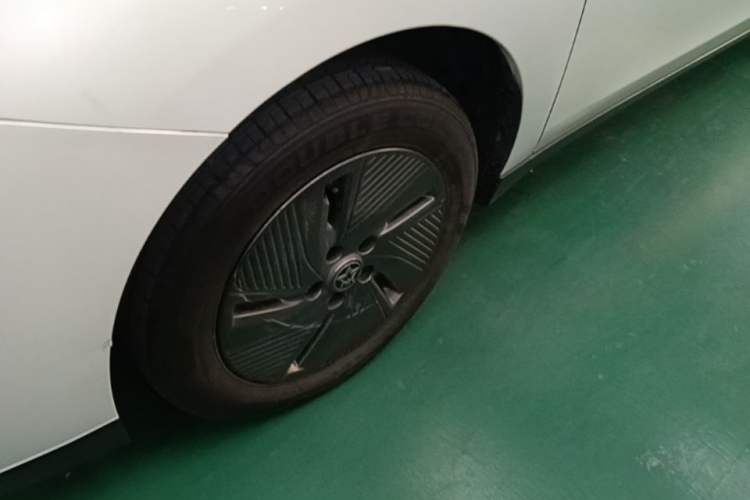 Used Venucia D60EV 2023 PLUS Comfort Edition SI Model Left Front Wheel Hub