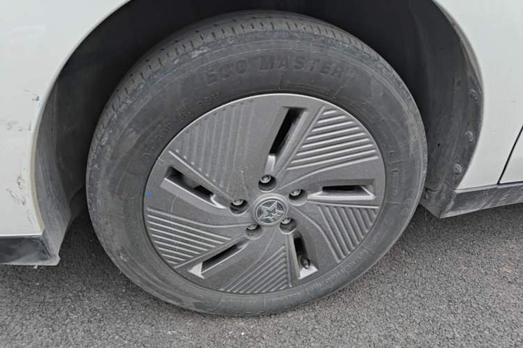 Used Venucia D60EV 2023 PLUS Comfort Edition SI Model Left Front Wheel Hub