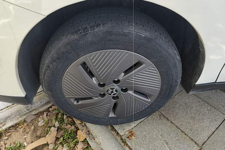 Used Venucia D60EV 2023 PLUS Comfort Edition RJ Model Left Front Wheel Hub