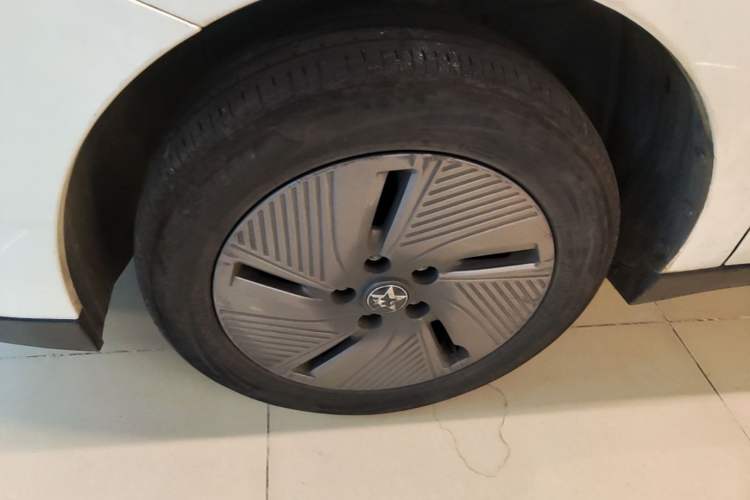 Used Venucia D60EV 2023 PLUS Comfort Edition SI Model Left Front Wheel Hub