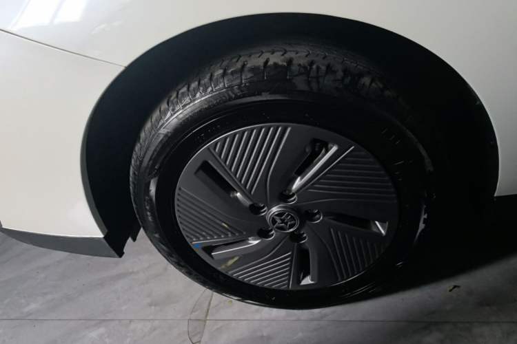 Used Venucia D60EV 2023 PLUS Comfort Edition RJ Model Left Front Wheel Hub