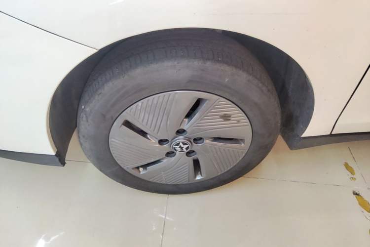 Used Venucia D60EV 2023 PLUS Comfort Edition SI Model Left Front Wheel Hub