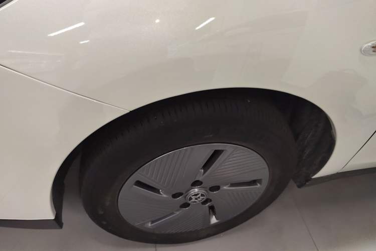 Used Venucia D60EV 2023 PLUS Comfort Edition SI Model Left Front Wheel Hub