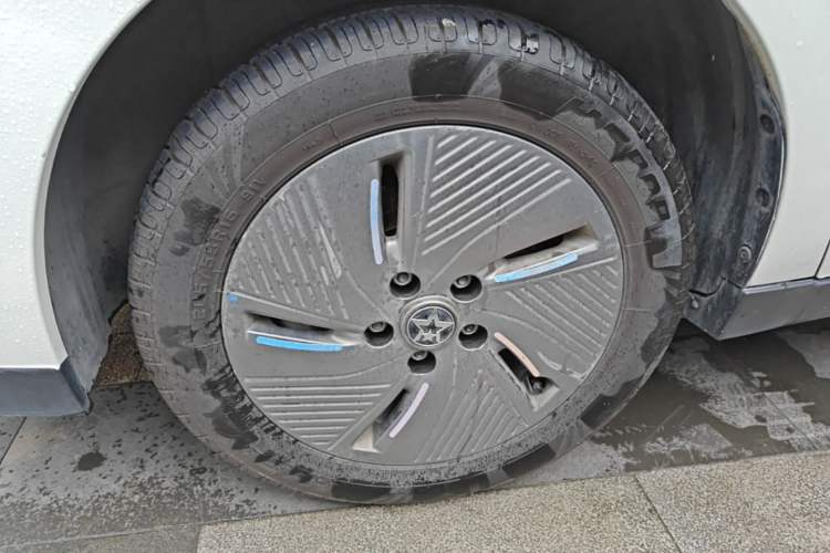 Used Venucia D60EV 2023 PLUS Comfort Edition SI Model Left Front Wheel Hub