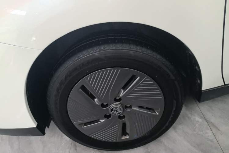 Used Venucia D60EV 2023 PLUS Comfort Edition RJ Model Left Front Wheel Hub