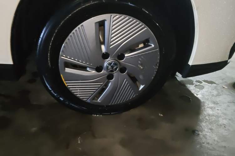 Used Venucia D60EV 2023 PLUS Comfort Edition RJ Model Right Front Wheel Hub