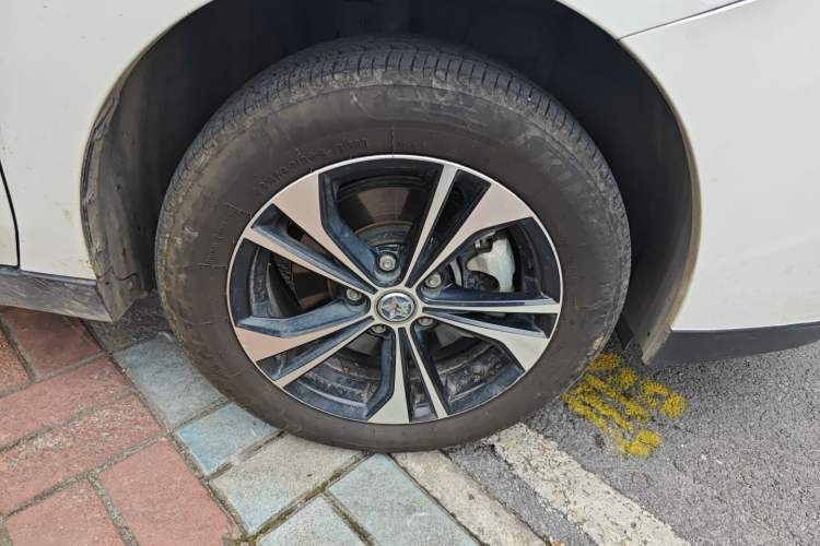 Used Venucia D60EV 2023 PLUS Comfort Edition RJ Model Right Front Wheel Hub