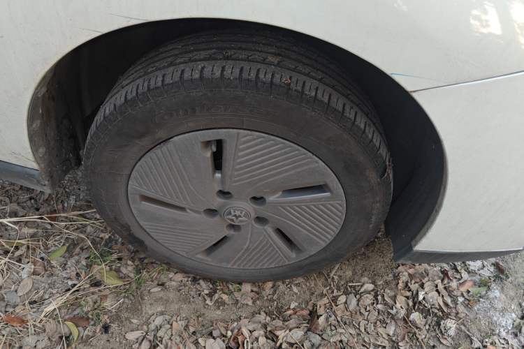 Used Venucia D60EV 2023 PLUS Comfort Edition RJ Model Right Front Wheel Hub