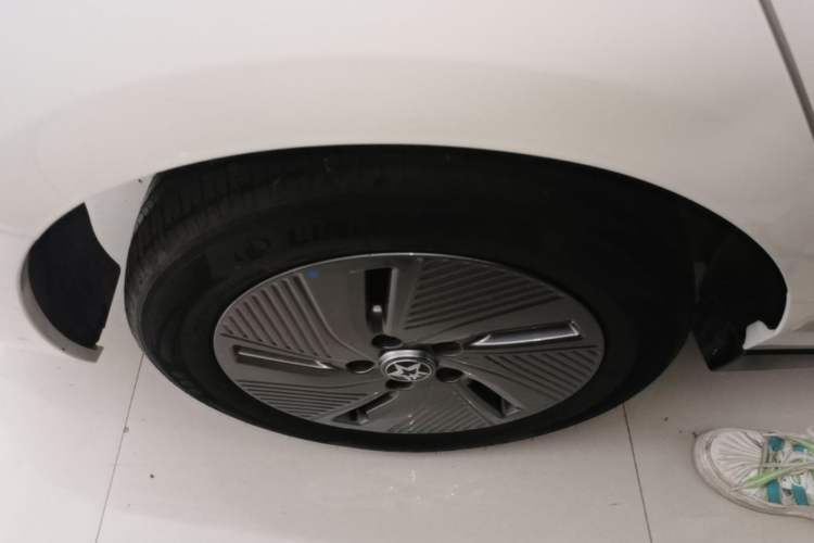 Used Venucia D60EV 2023 PLUS Comfort Edition CI Model Right Rear Wheel Hub