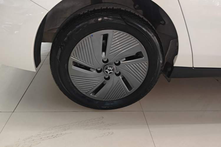 Used Venucia D60EV 2023 PLUS Comfort Edition CI Model Right Rear Wheel Hub