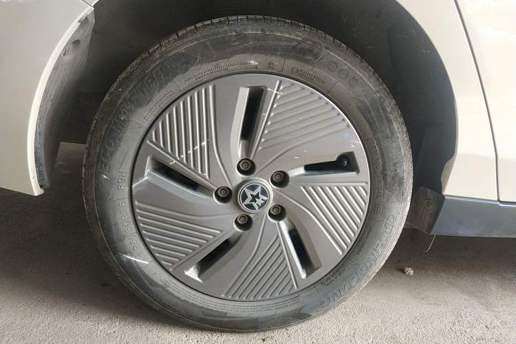 Used Venucia D60EV 2023 PLUS Comfort Edition SI Model Right Rear Wheel Hub