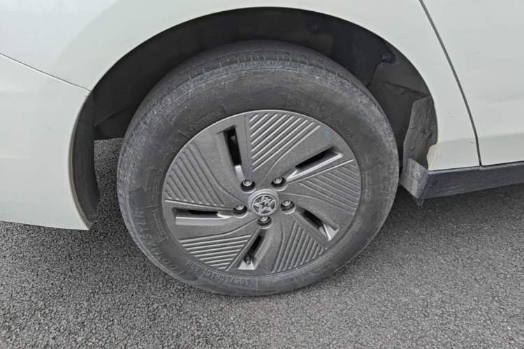 Used Venucia D60EV 2023 PLUS Comfort Edition SI Model Right Rear Wheel Hub