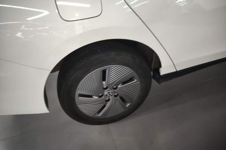 Used Venucia D60EV 2023 PLUS Comfort Edition SI Model Right Rear Wheel Hub