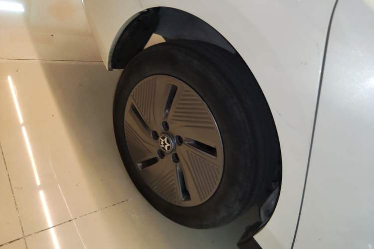 Used Venucia D60EV 2023 PLUS Comfort Edition SI Model Right Rear Wheel Hub