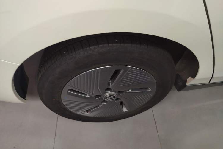 Used Venucia D60EV 2023 PLUS Comfort Edition SI Model Right Rear Wheel Hub
