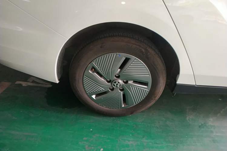 Used Venucia D60EV 2023 PLUS Comfort Edition SI Model Right Rear Wheel Hub