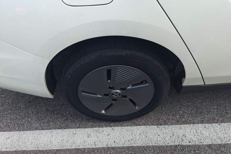 Used Venucia D60EV 2023 PLUS Smart Drive Edition SI Model Right Rear Wheel Hub