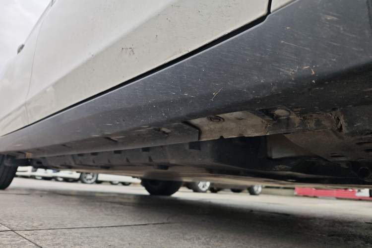 Used Venucia D60EV 2023 PLUS Smart Drive Version CI Model Right Side Sill