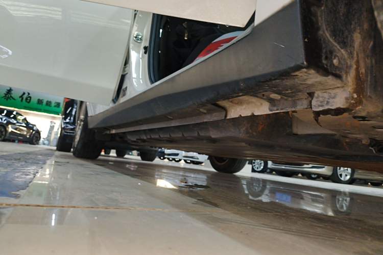 Used Venucia D60EV 2023 PLUS Comfort Edition CI Model Right Side Sill