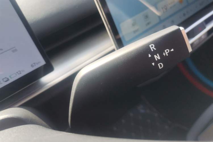 Used Venucia VX6 2025 Large Flat-Layout 520 Pro Gear Lever