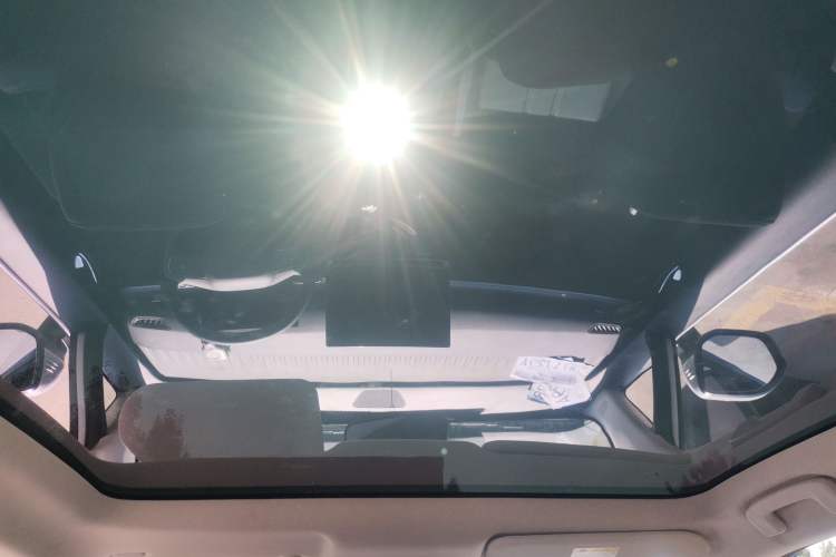 Used Venucia VX6 2025 Large Flat-Layout 520 Pro Headliner