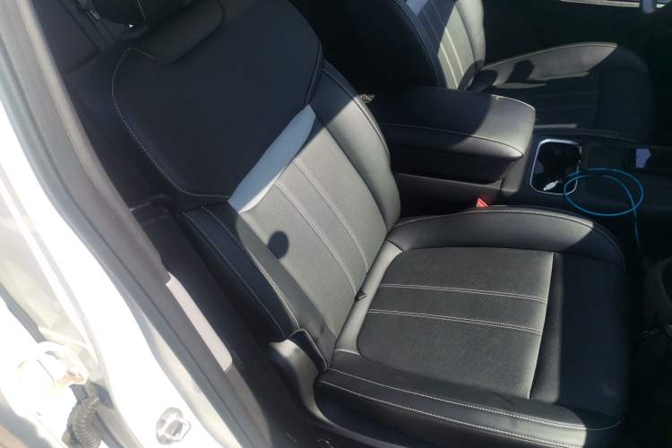 Used Venucia VX6 2025 Large Flat-Layout 520 Pro Right Front Seat