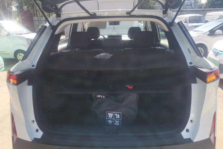 Used Venucia VX6 2025 Large Flat-Layout 520 Pro Trunk