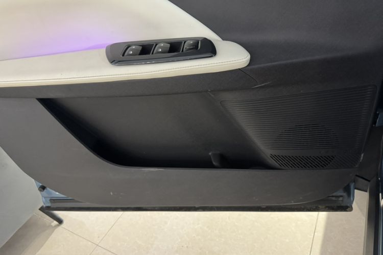 Used Venucia VX6 2023 520 Max Audio And AC Panel