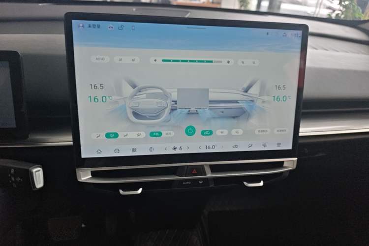 Used Venucia VX6 2023 520 Max Audio And AC Panel