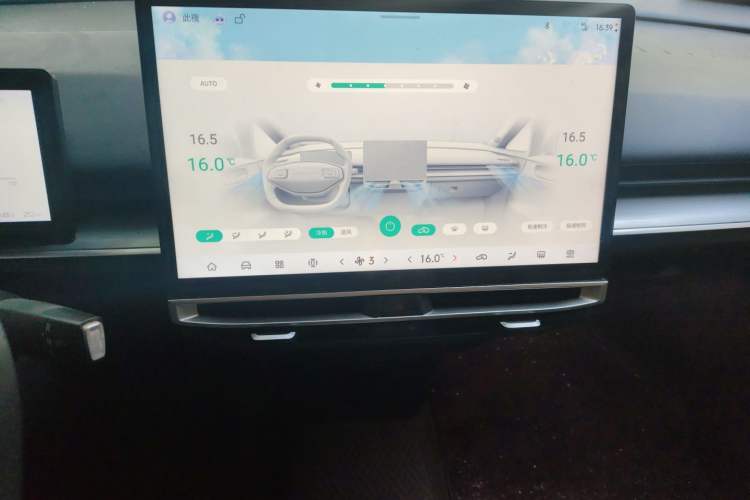 Used Venucia VX6 2023 520 Pro Audio And AC Panel