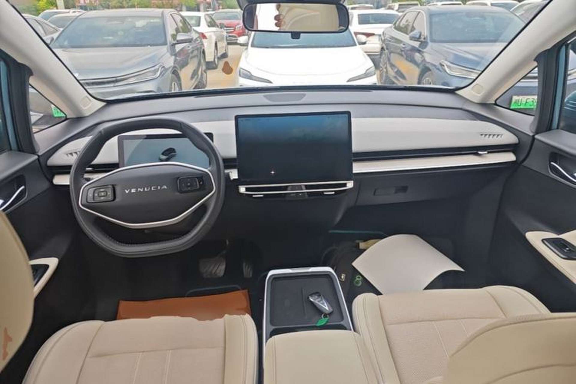 Used Venucia VX6 2023 520 Max Center Console