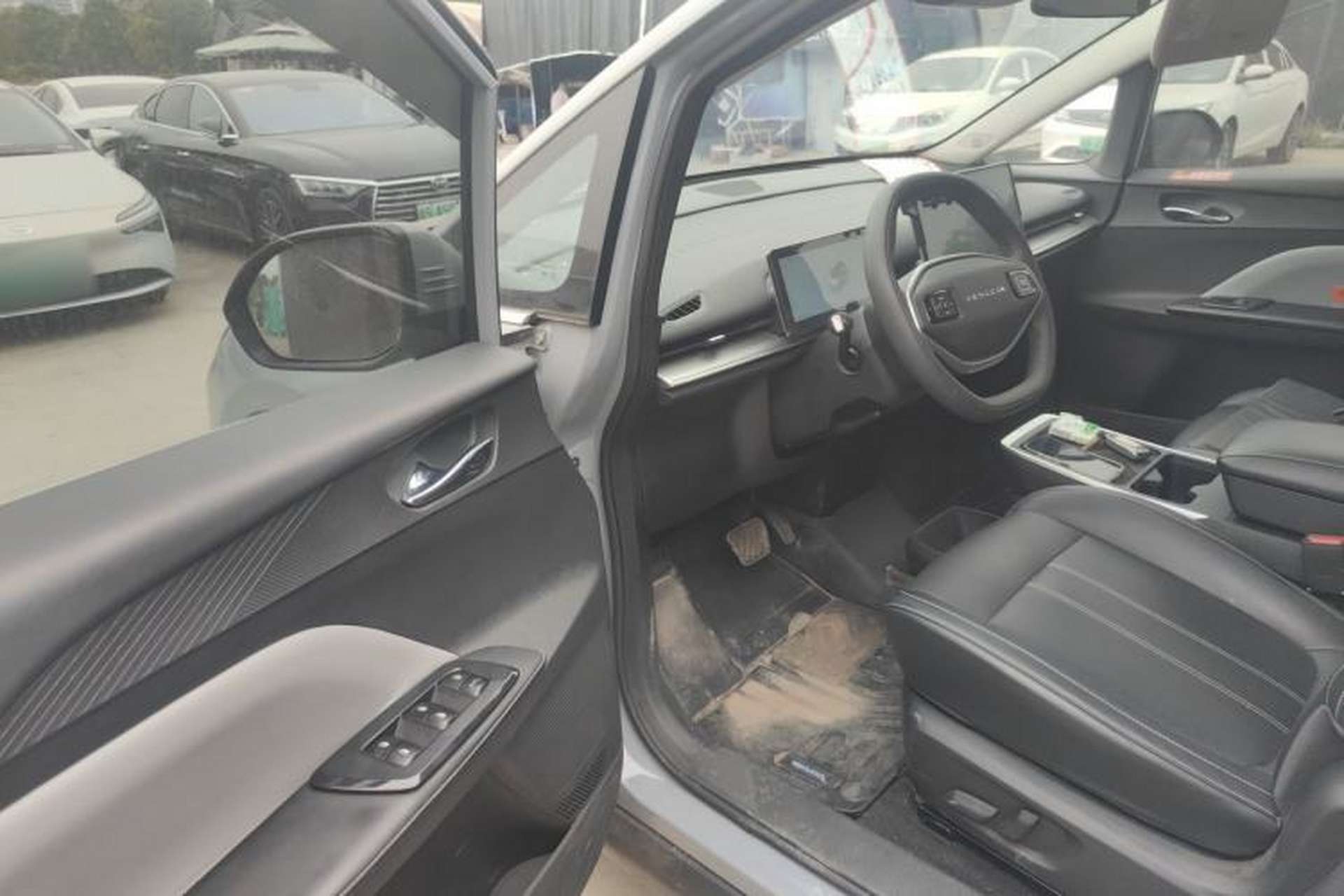 Used Venucia VX6 2023 520 Max Driver Seat