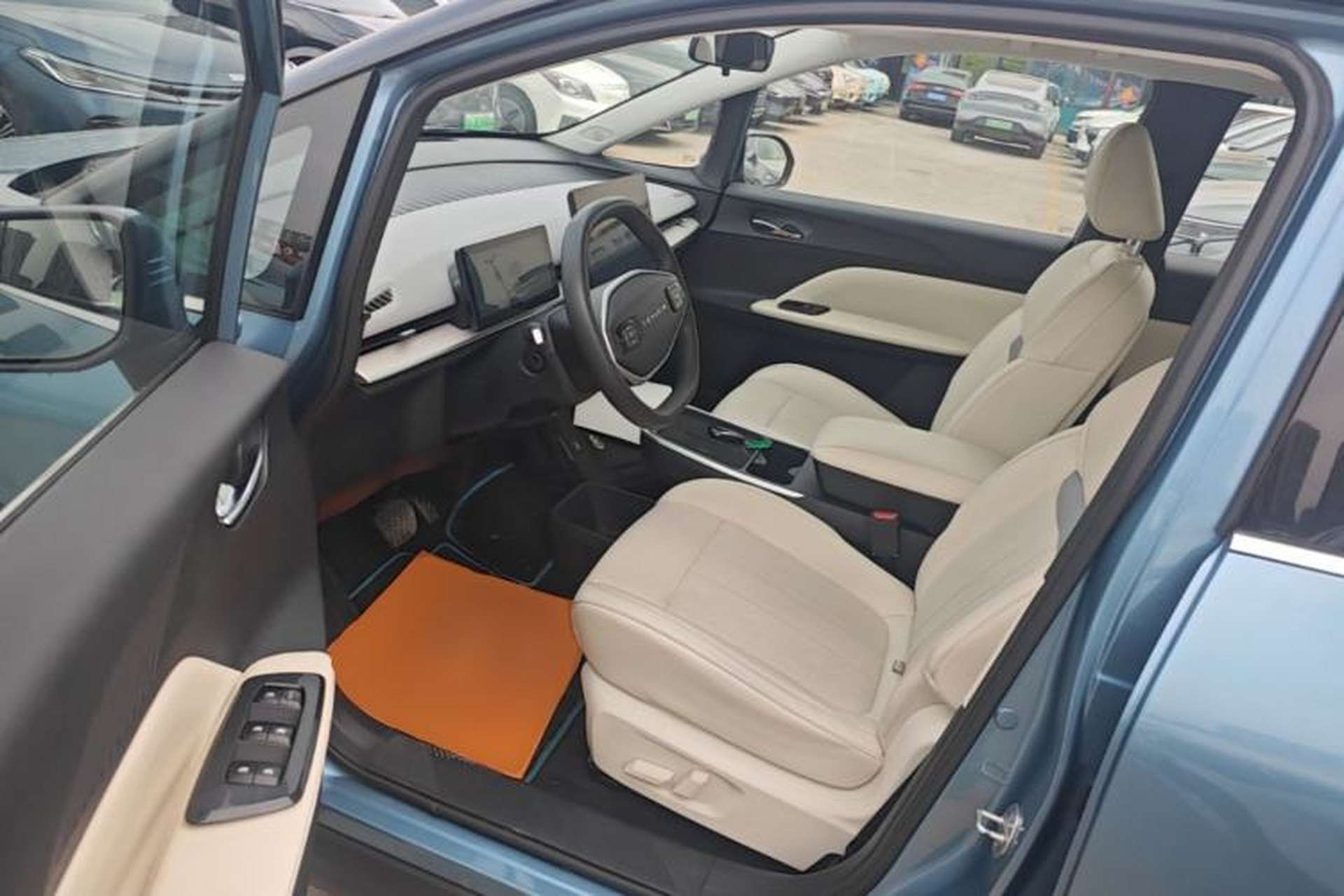 Used Venucia VX6 2023 520 Max Driver Seat