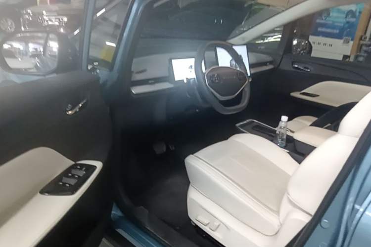 Used Venucia VX6 2023 520 Max Driver Seat