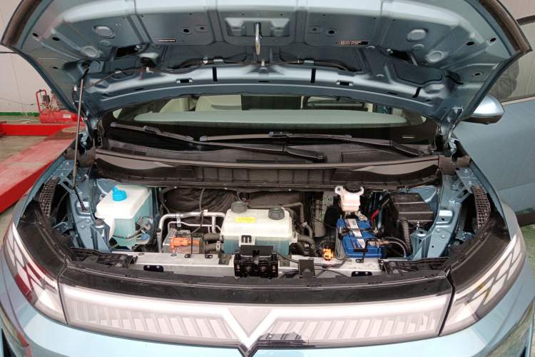 Used Venucia VX6 2023 520 Max Engine Bay