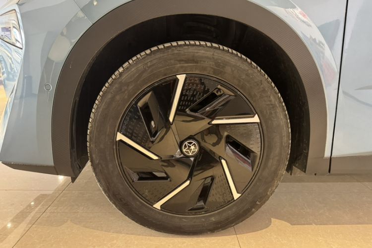 Used Venucia VX6 2023 520 Max Exterior 2