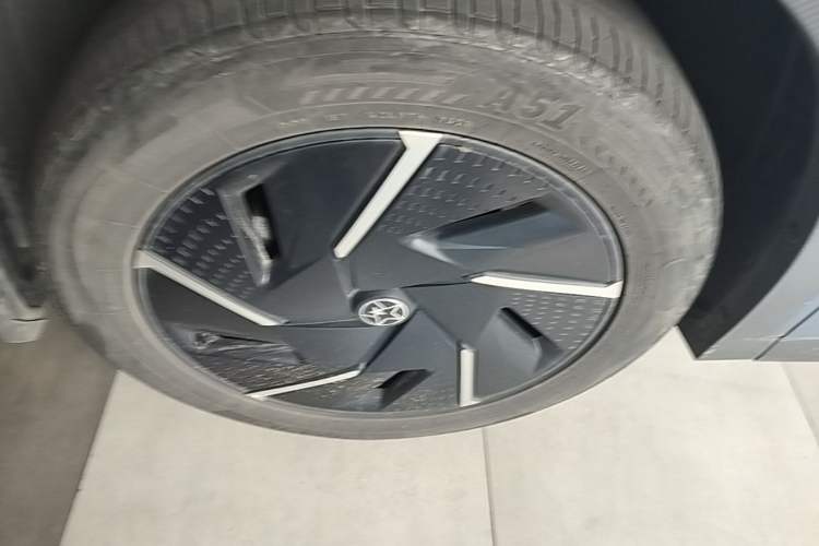 Used Venucia VX6 2023 520 Max Exterior 4
