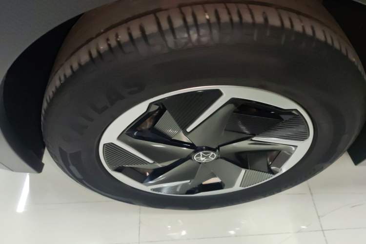 Used Venucia VX6 2023 520 Pro Exterior 8